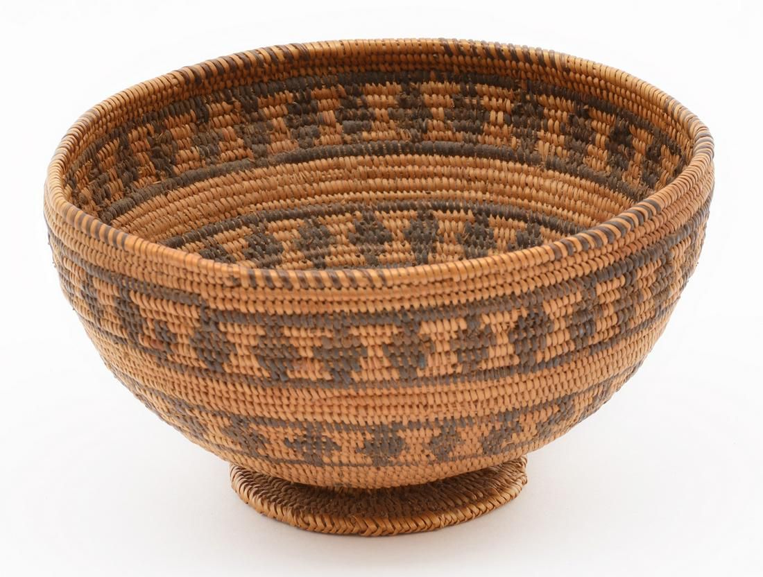 YOKUT NATIVE AMERICAN FOOTED BOWLYokut 3d20ea