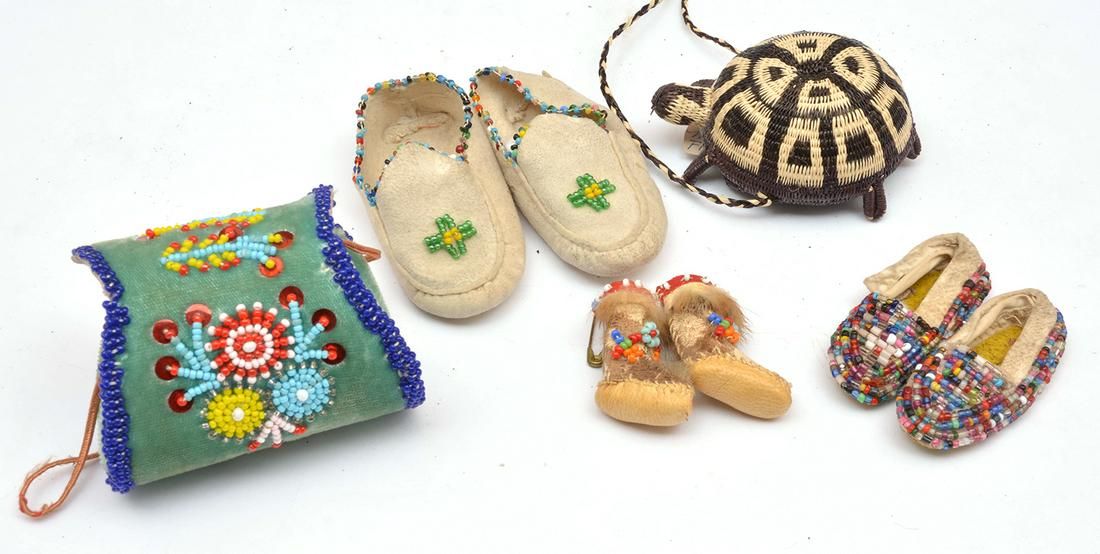 NATIVE AMERICAN MINI MOCCASINS  3d2139