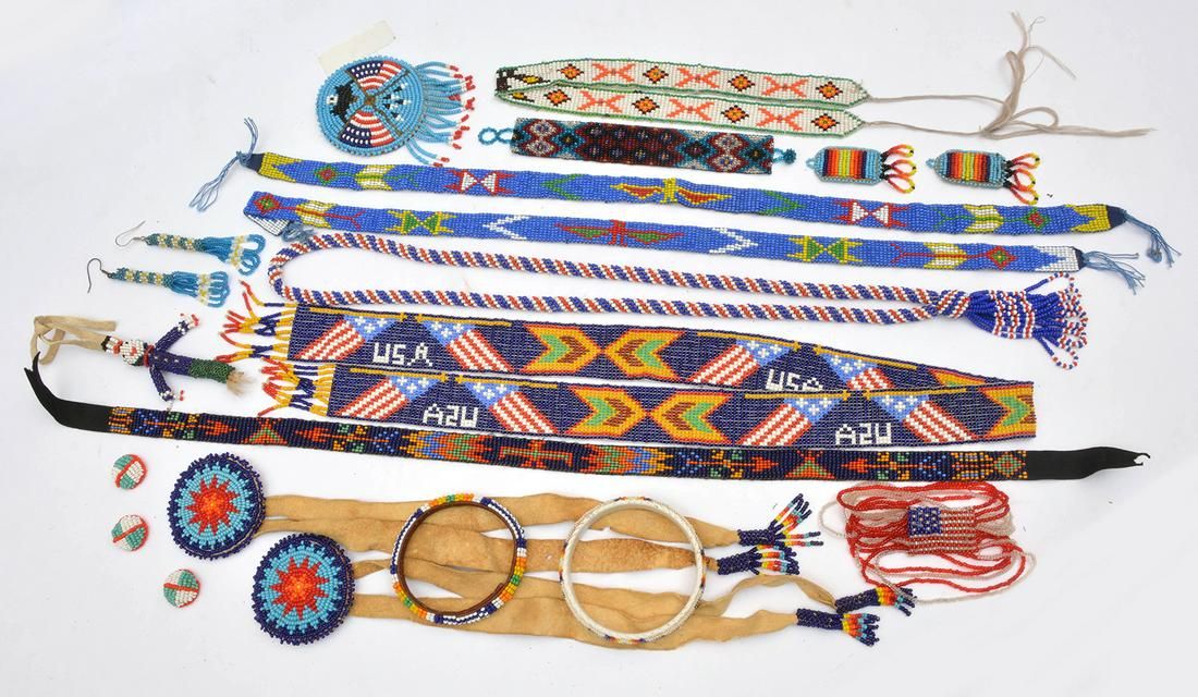 GROUPING OF NATIVE AMERICAN BEADWORKGrouping