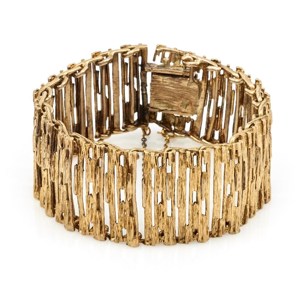 9K YELLOW GOLD BRACELET WITH TEXTURED 3d22f8