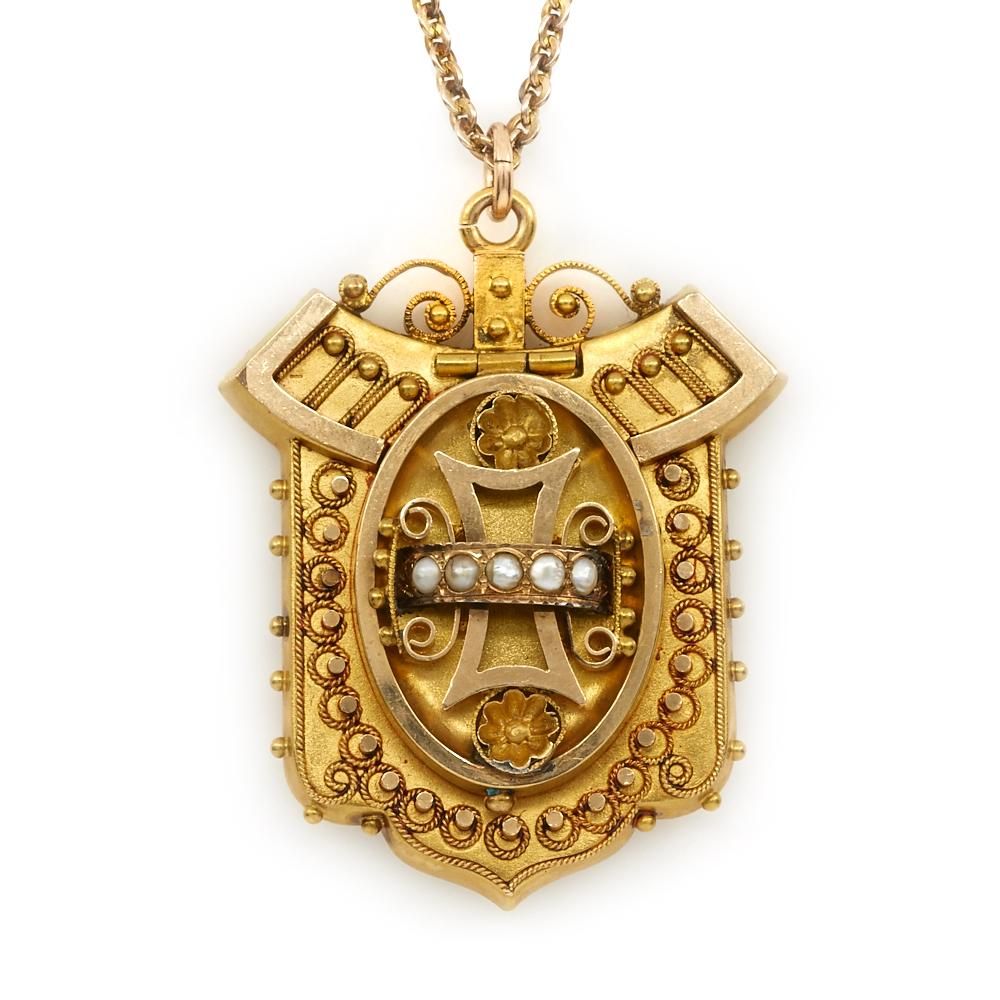 9K GOLD VICTORIAN LOCKET ON CHAIN9k