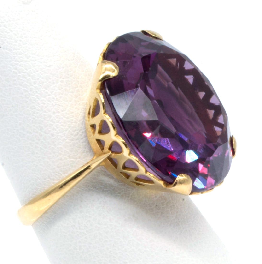 18K YELLOW GOLD SYNTHETIC SAPPHIRE