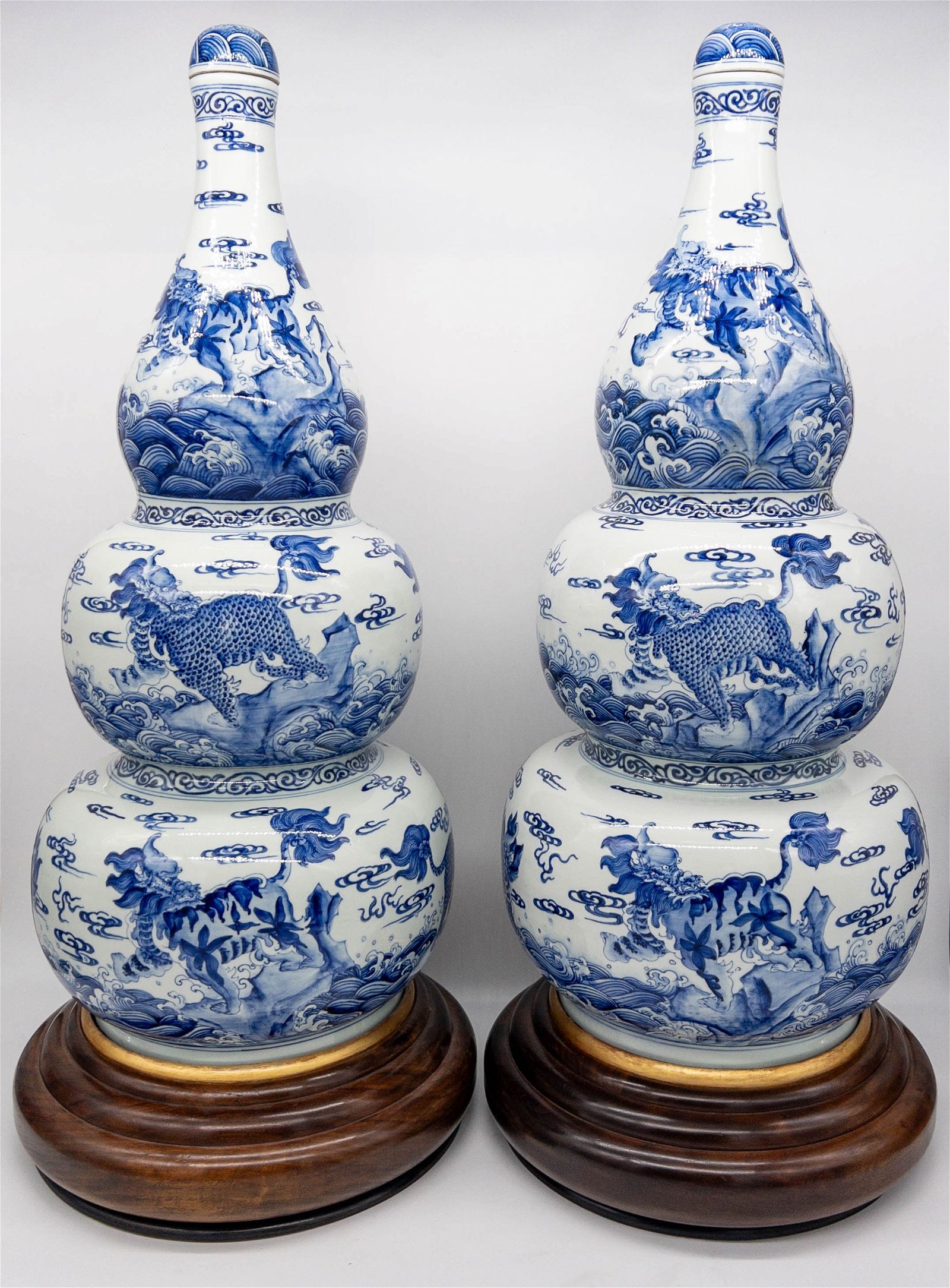MONUMENTAL CHINESE BLUE AND WHITE