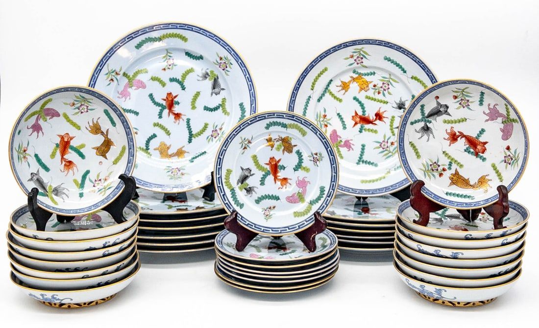 38PC HEREND POISSON PORCELAIN PARTIAL