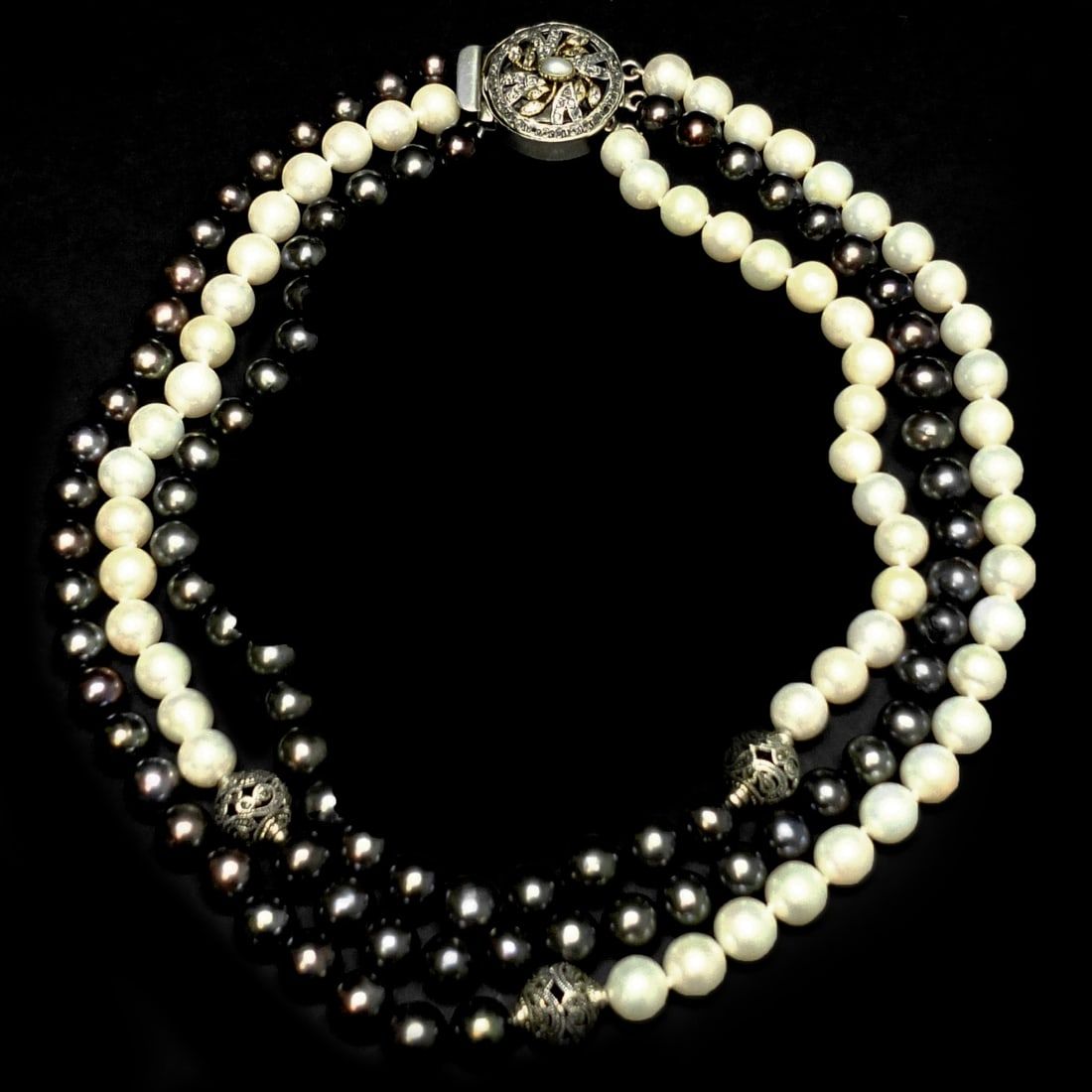 VINTAGE APPROX. 10.5MM PEARL BEADED