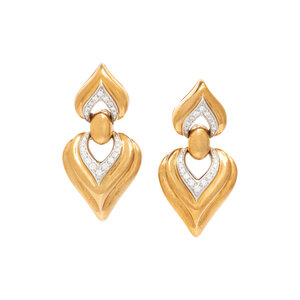 BICOLOR GOLD AND DIAMOND EARCLIPS
Round