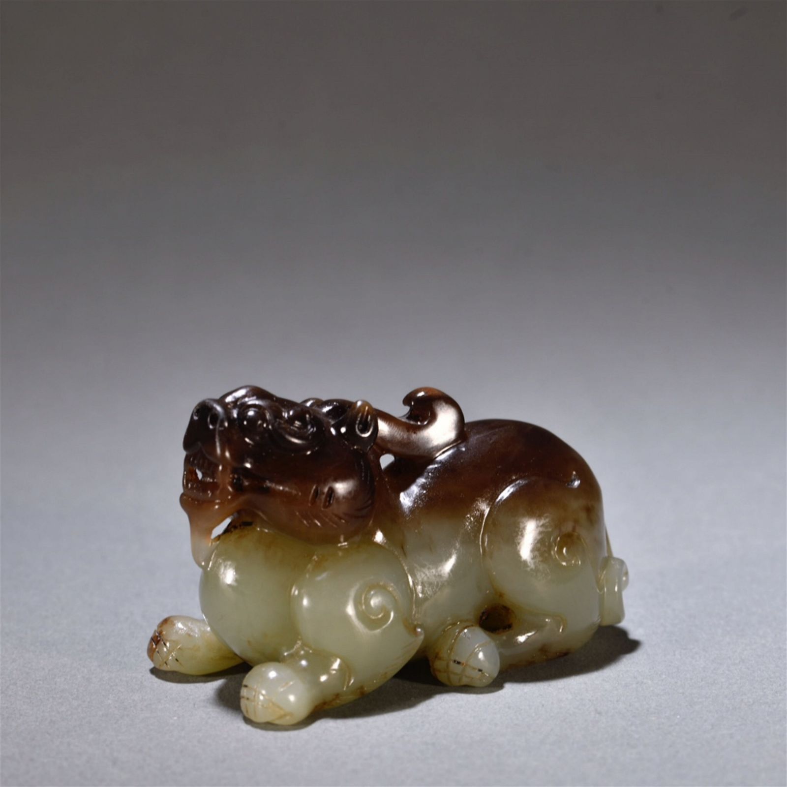 A CHINESE CARVED JADE DECORATIONHt 5cm 3d0ae5