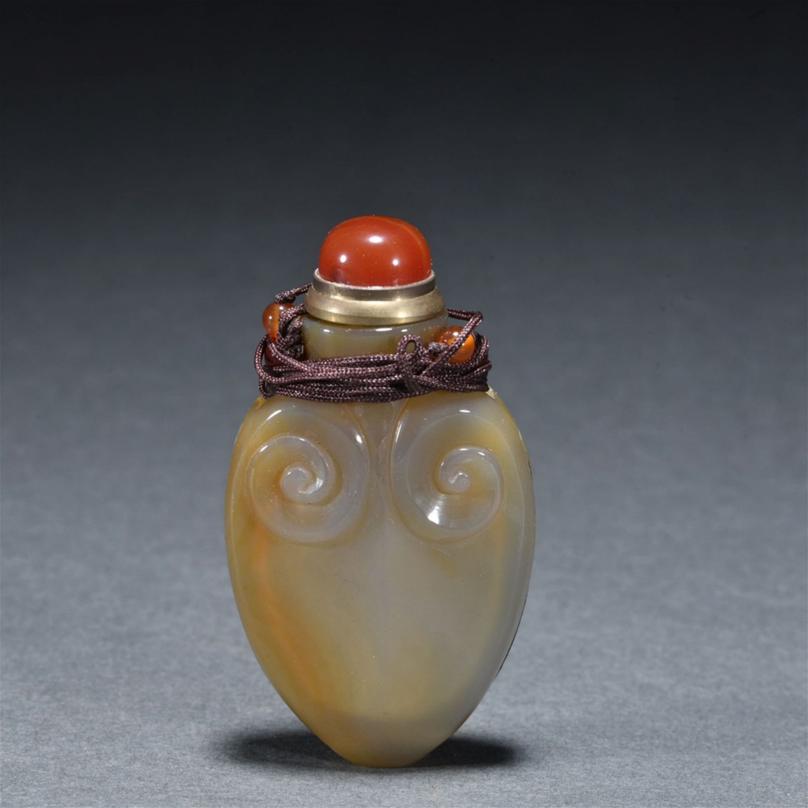 A CHINESE CARVED STONE SNUFF BOTTLEHt.6.5cm