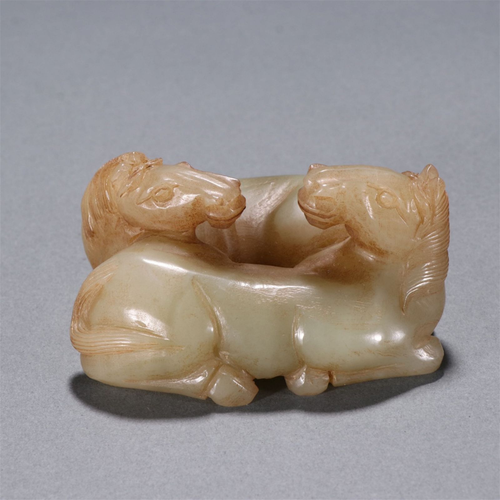 A CHINESE CARVED JADE DECORATIONHt.4.3cm