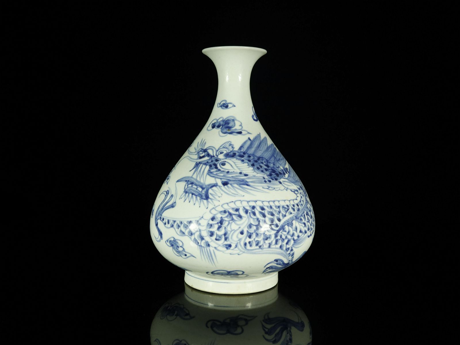 A RARE KOREAN BLUE AND WHITE 'DRAGON'