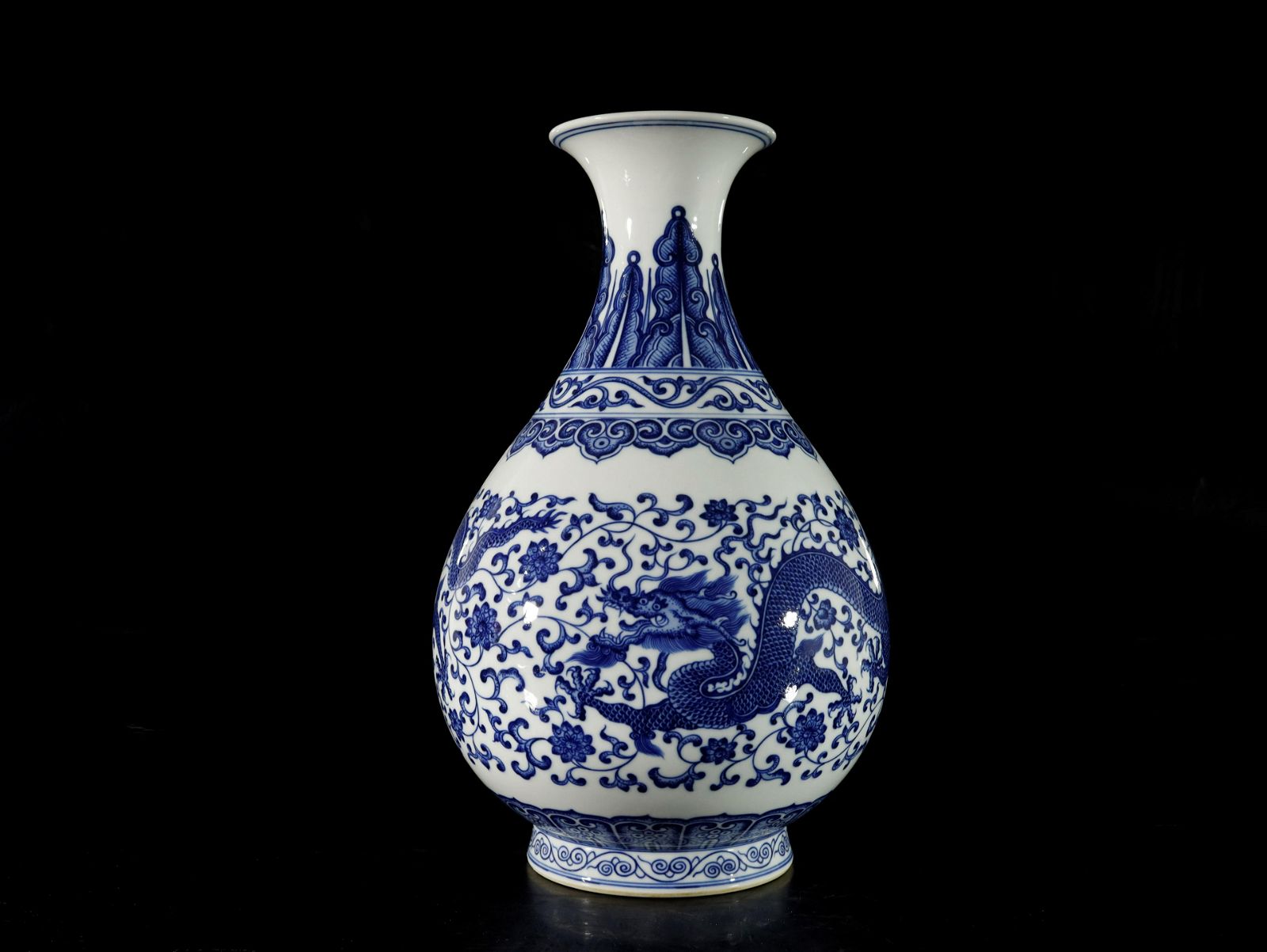 A FINE BLUE AND WHITE PEAR-SHAPED