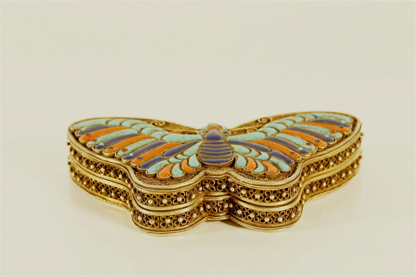 AN UNUSUAL GILT SILVER BUTTERFLY  3d0c77