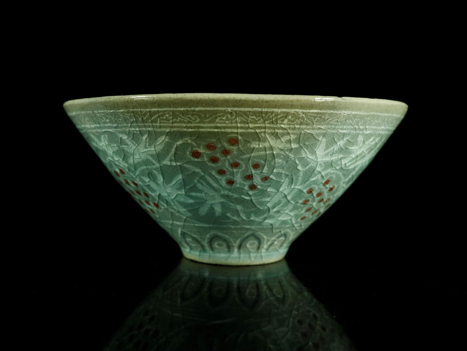 A DELICATE AND RARE KOREAN CELADON GLAZED 3d0c93