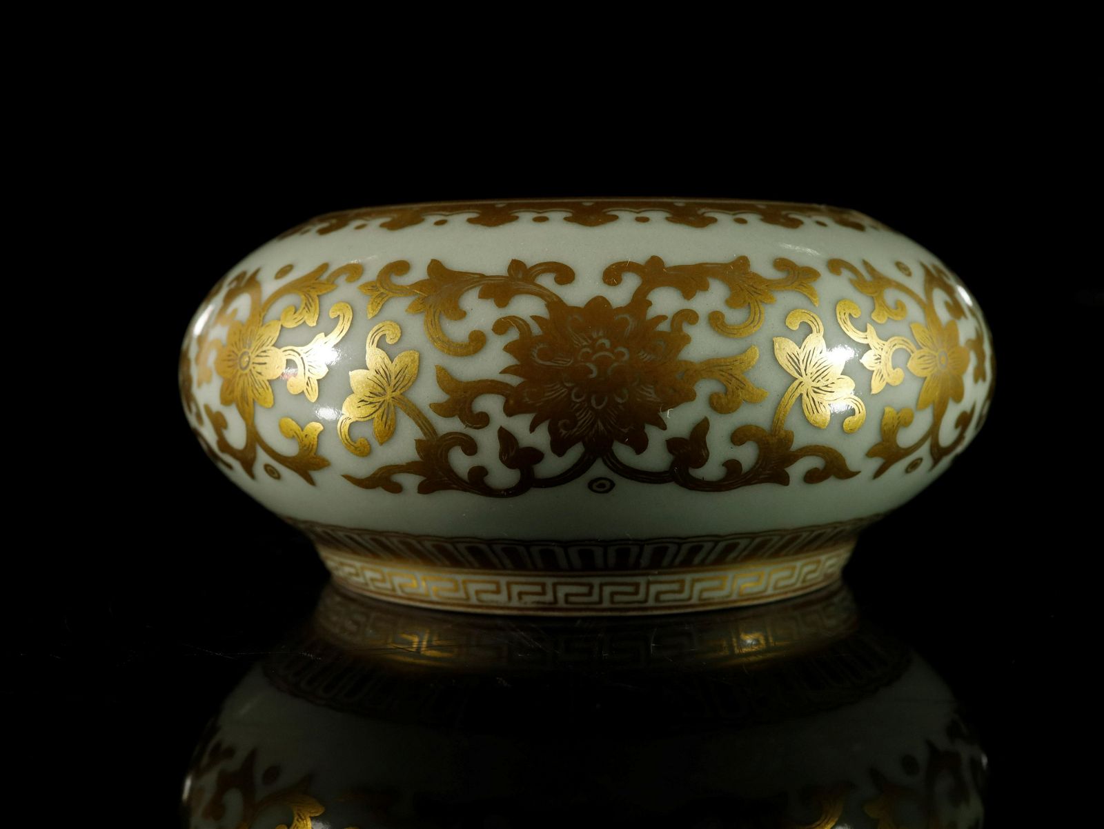 A GREEN-GLAZED PAINTED GOLD BRUSH