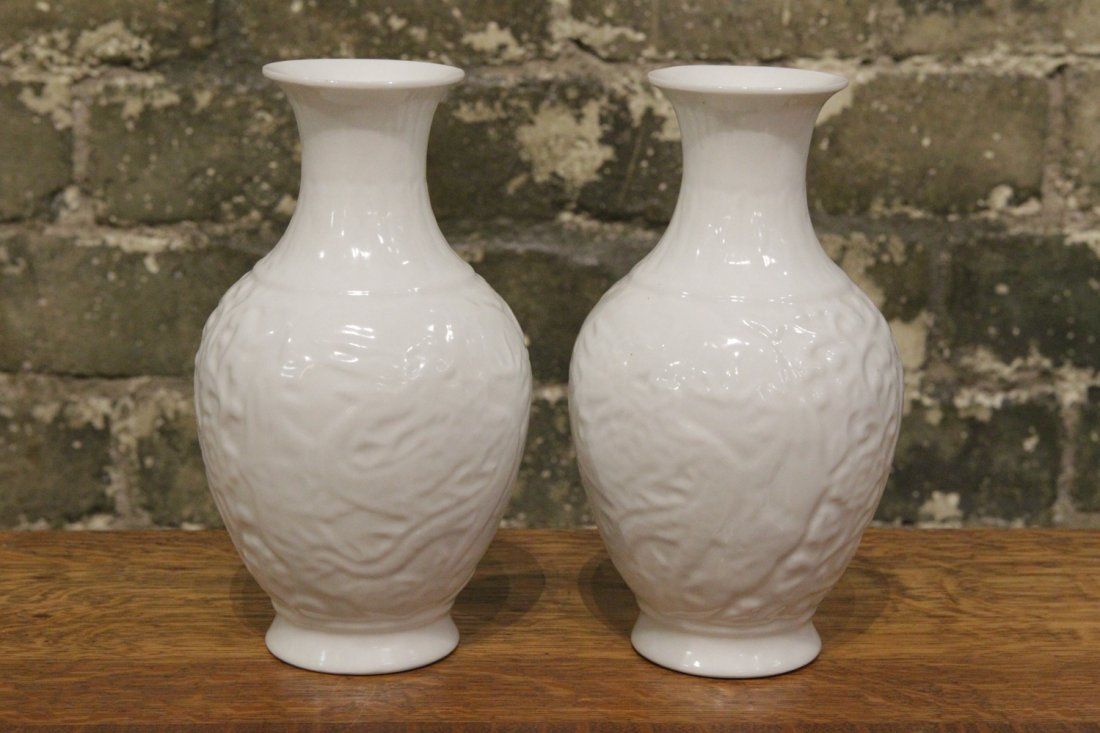 CHINESE WHITE PORCELAIN PAIR VASESChinese 3d1049