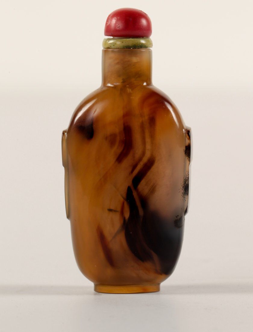 CHINESE AGATE SNUFF BOTTLE WITH 3d107b