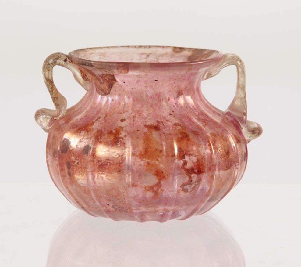 A SMALL ROMAN PINK GLASS VASE 1ST 3RD 3d1134