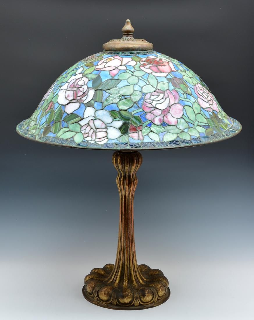 FLORAL STAINED GLASS TABLE LAMPFloral 3d1408