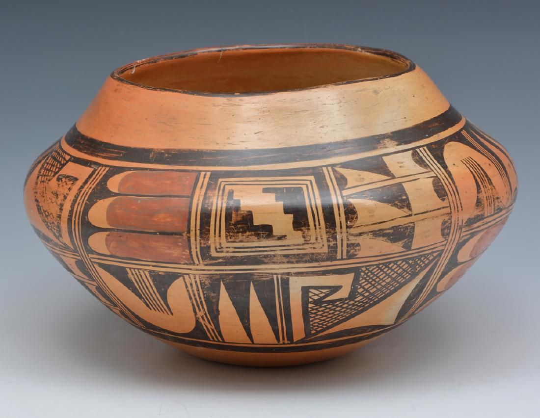 HOPI CERAMIC POT WITH DECORATED