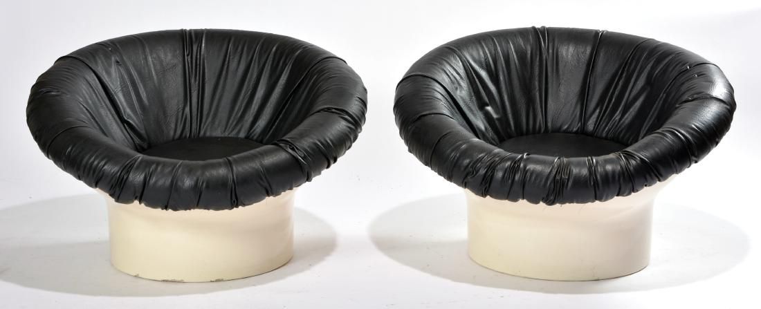 2 MODERN FIBERGLAS AND BLACK UPHOLSTERED 3d16b2