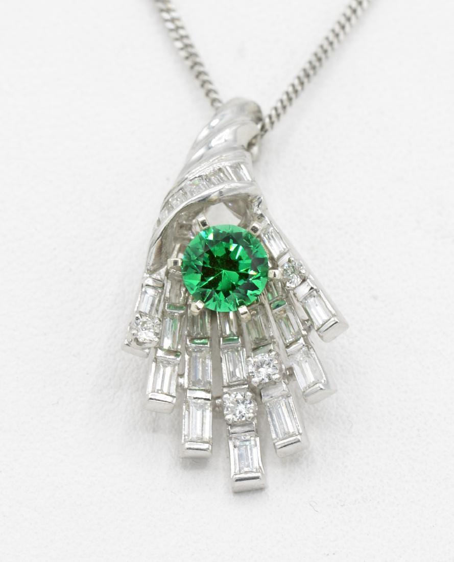 PLATINUM DIAMOND TSAVORITE PENDANTPlatinum  3d1704