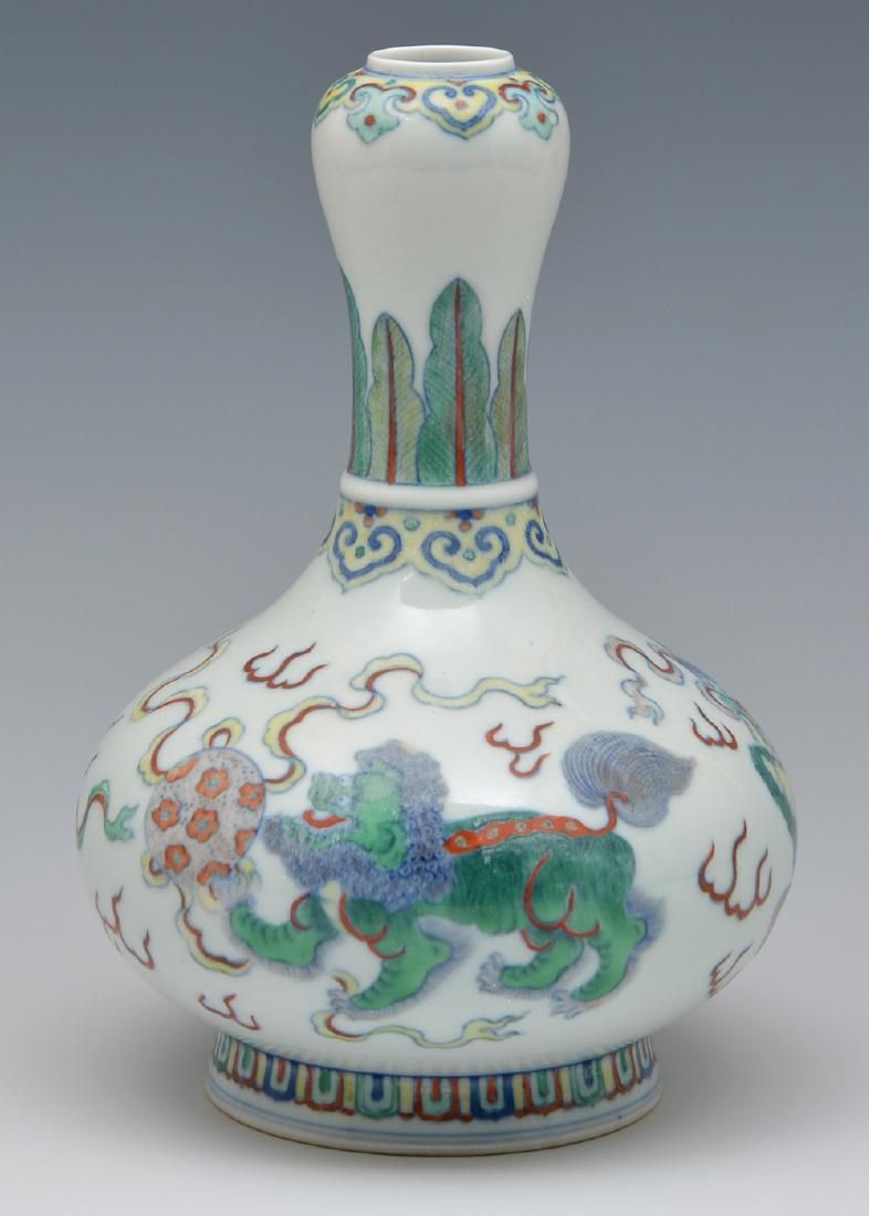 CHINESE DOUCAI GARLIC MOUTH VASE  3d1815