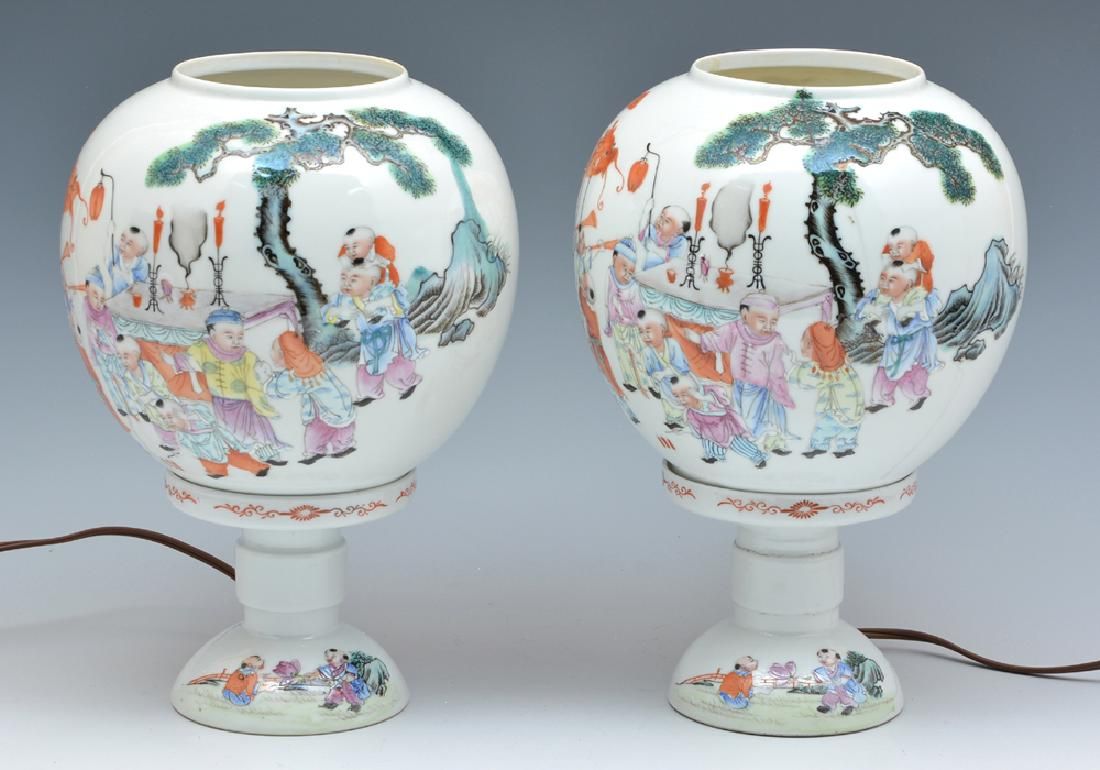 PAIR OF CHINESE GLASS BOUDOIR LAMPS  3d1823