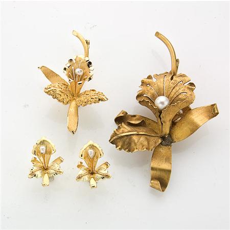 Two Gold Flower Brooches and Pair