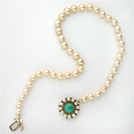 Cultured Pearl Necklace with Gold,