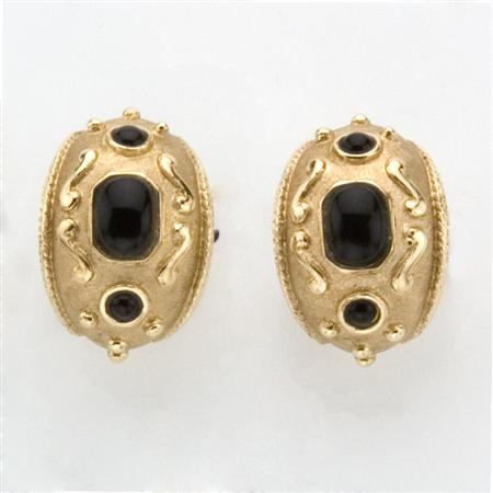 Pair of Gold and Black Onyx Half Hoop 68c0f