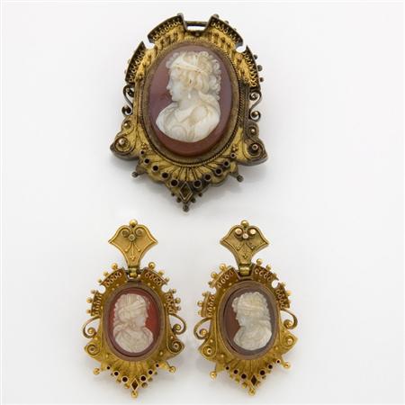 Antique Gold and Hardstone Cameo