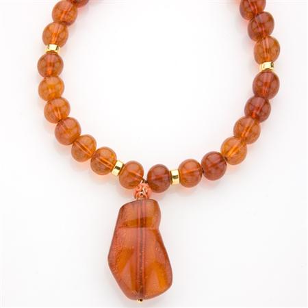 Amber Bead and Yellow Metal Pendant Necklace  68cb5