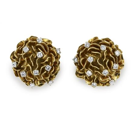 Pair of Gold and Diamond Flower 693ed