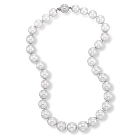Cultured Pearl Necklace
	  Estimate:$5,500-$7,500