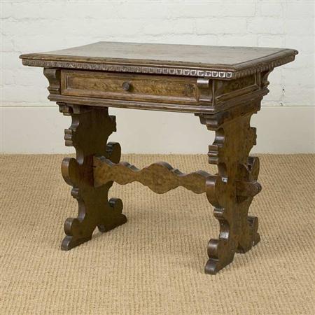 Italian Baroque Walnut Side Table  69dc1