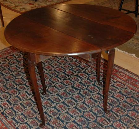 Queen Anne Mahogany Drop Leaf Table  6a9f8