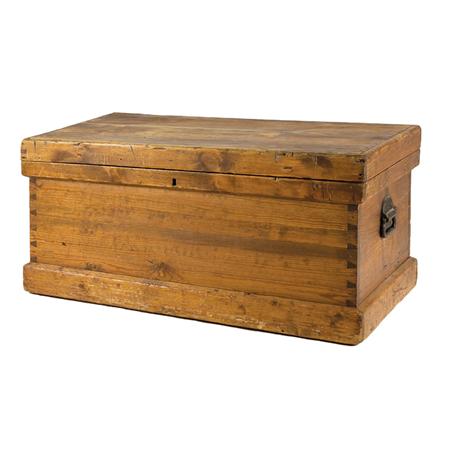 Continental Pine Trunk
	Estimate:&nbsp;$125&nbsp;&nbsp;-&nbsp;$175