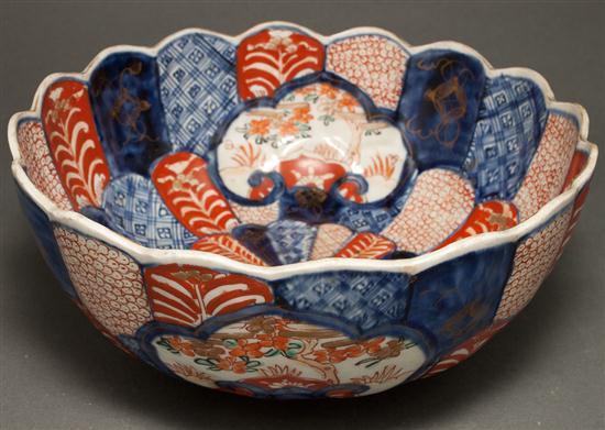 Japanese Imari porcelain scallop edge