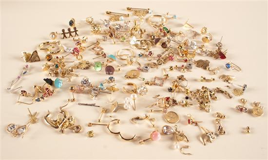 Assorted gold and stone jewelry 69 grams.
