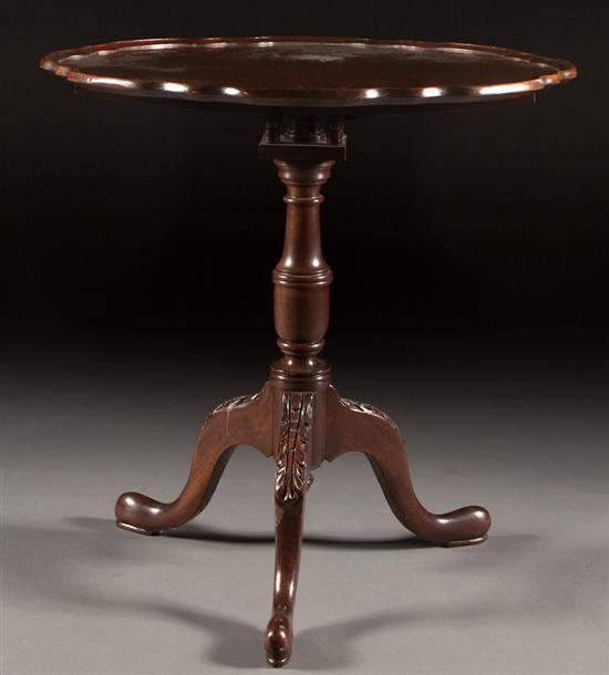 Queen Anne style carved mahogany piecrust