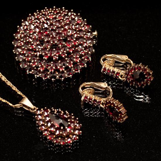 Assorted 14K yellow gold and garnet 7824f