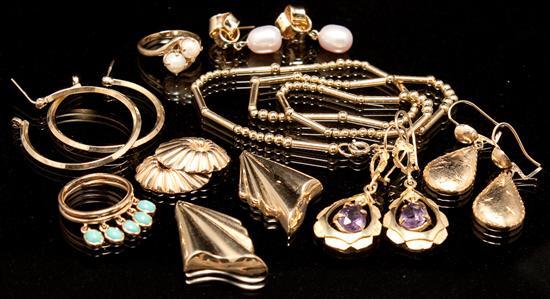 Assortment of ladys 14K yellow gold