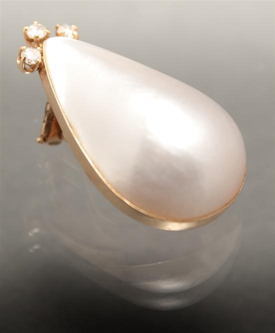 Yellow gold, diamond and mabe pearl