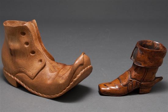 Continental carved satinwood shoe-form