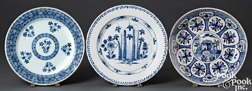 THREE ENGLISH DELFTWARE CHARGERS,