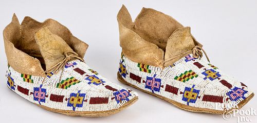 NATIVE AMERICAN PLAINS INDIAN BEADED
