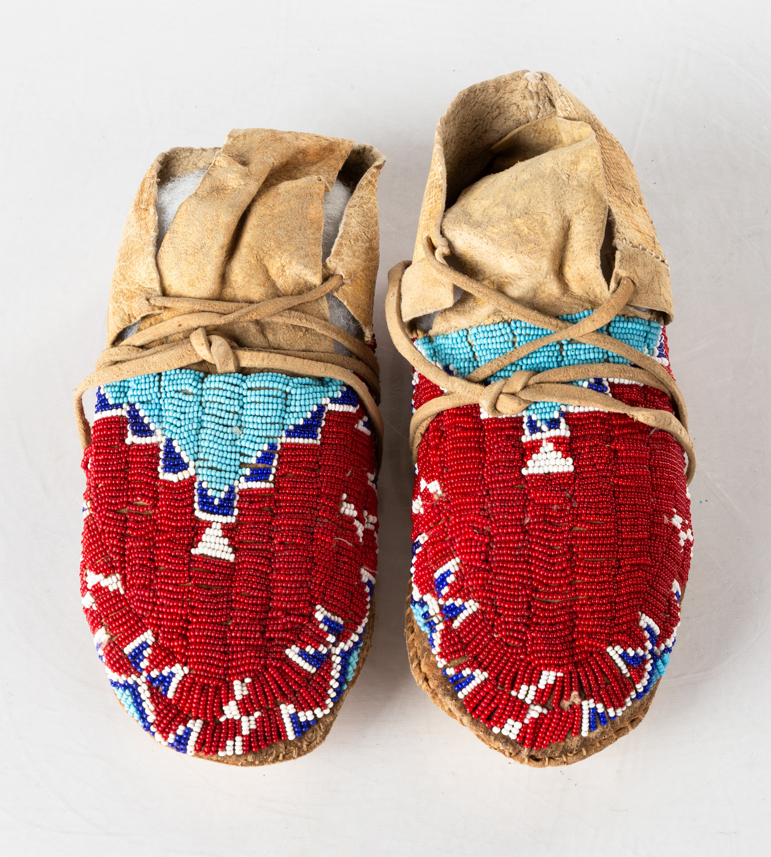 CENTRAL PLAINS WOMANS MOCCASINS Late