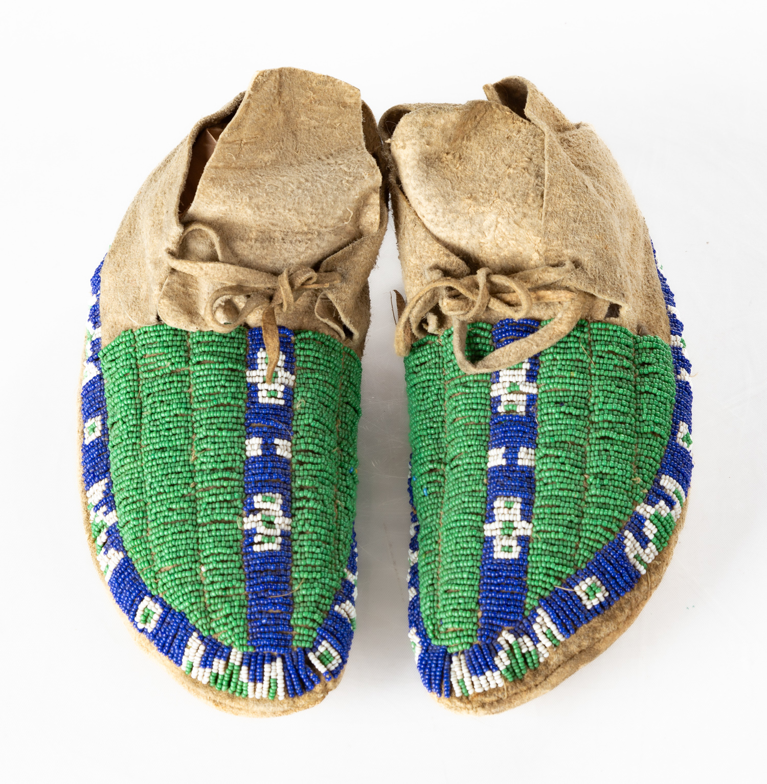 CENTRAL PLAINS WOMAN'S MOCCASINS