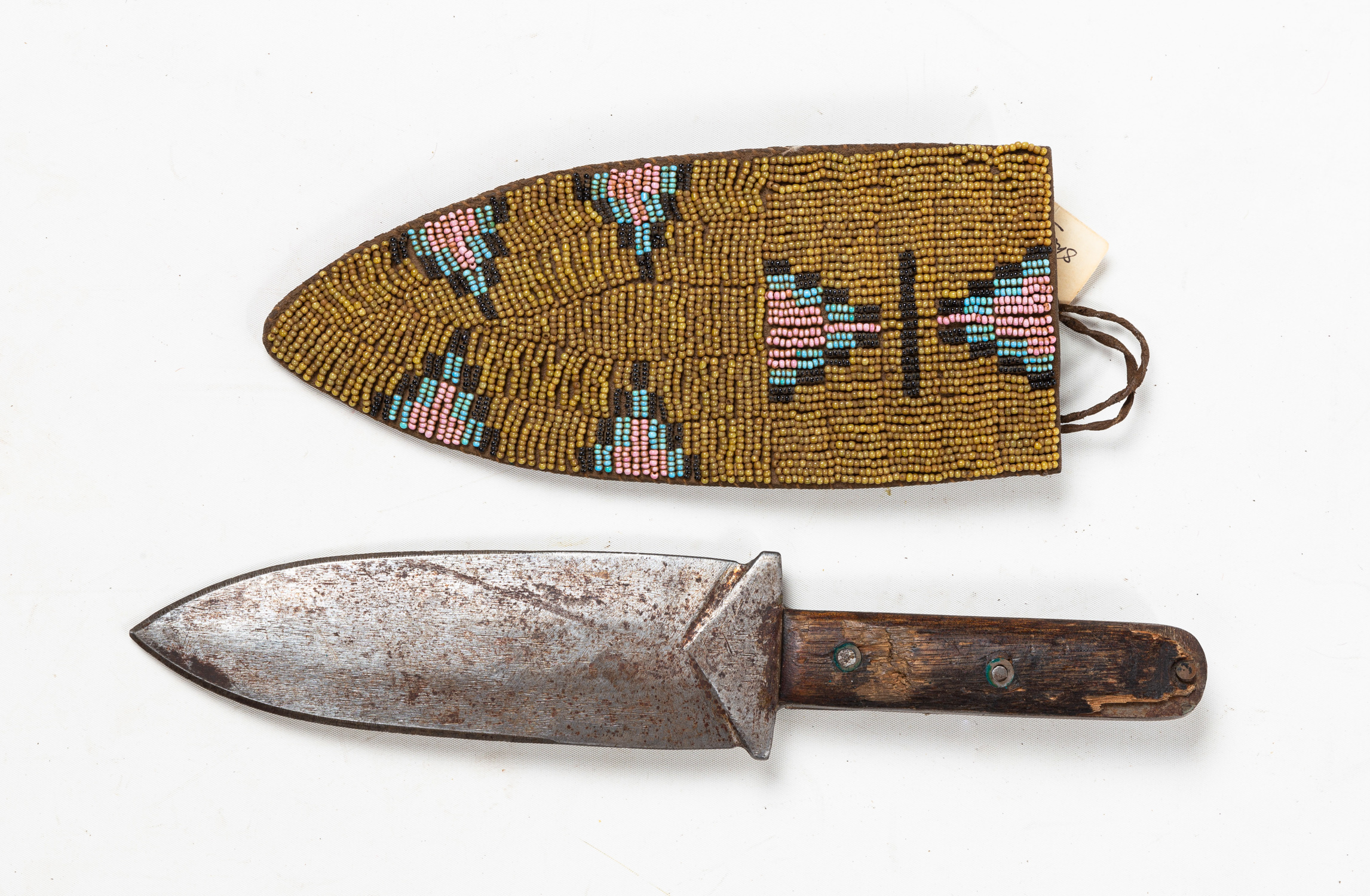 KNIFE AND SHEATH WITH GREASY YELLOW