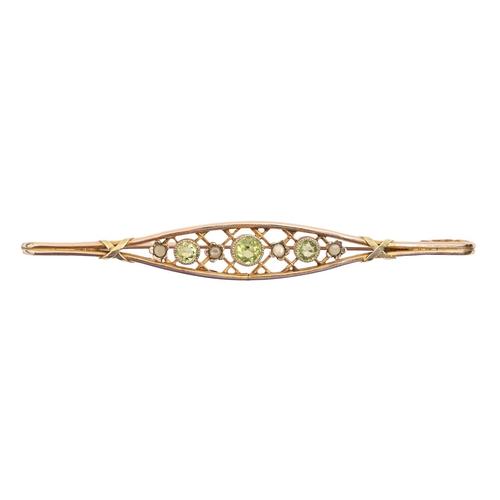 A peridot and split pearl trellis